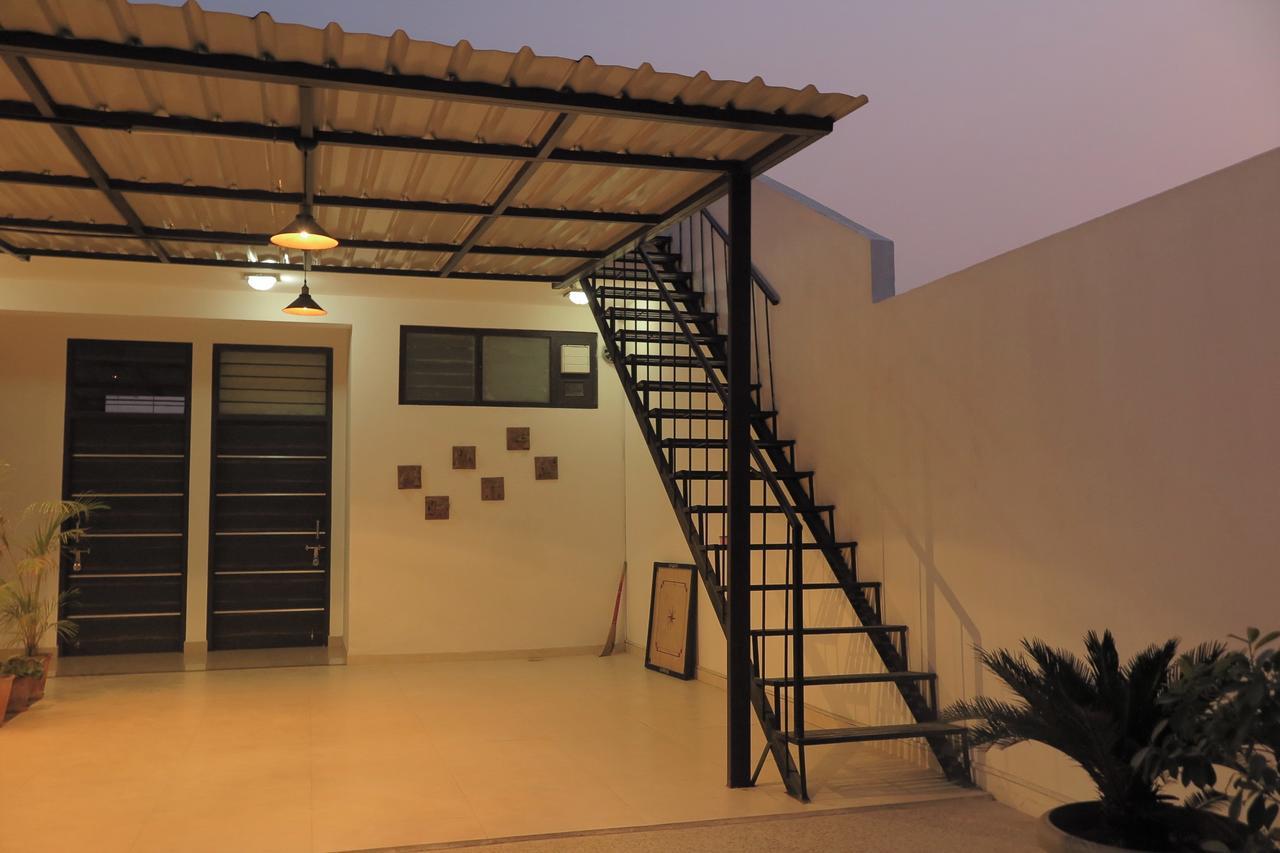 White Tulips Home Stay Jaipur Ngoại thất bức ảnh